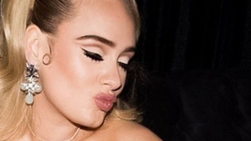 Adele posa en bikini y deja ver su abdomen plano: FOTO