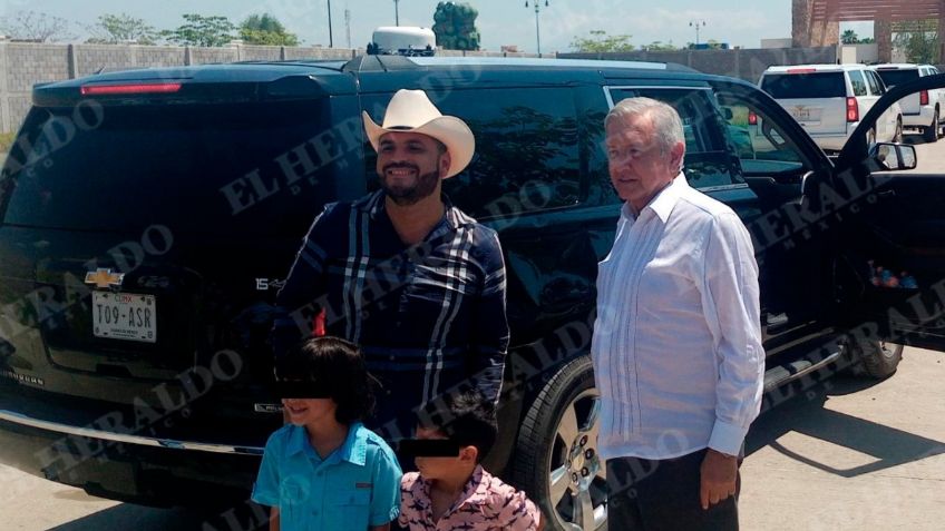 ¡No es la primera vez! "El Komander" es fan de AMLO y estas FOTOS los comprueban