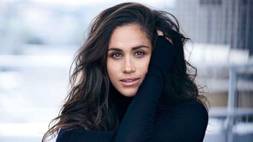 Meghan Markle sorprende al posar con ajustados leggings blancos y sexy mini top