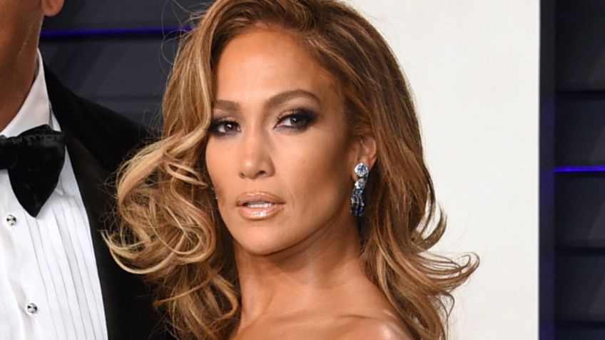 Jennifer Lopez presume su poderoso abdomen con SEXI outfit: FOTO