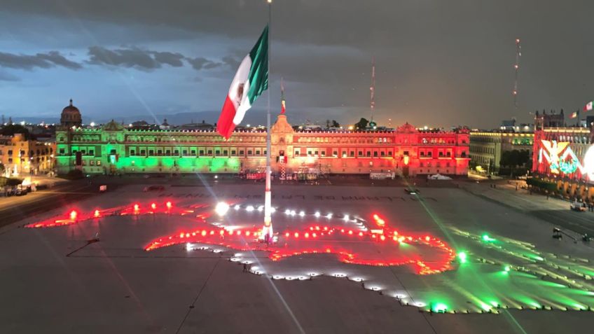 Encienden mapa de México en el Zócalo capitalino: FOTOS