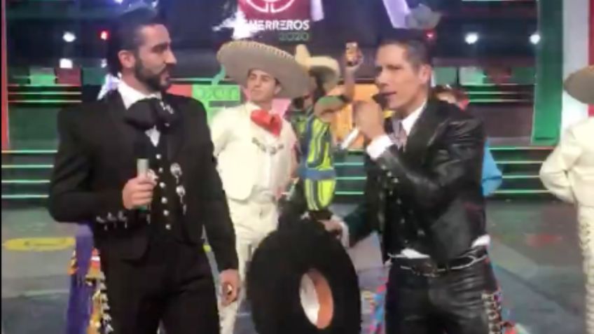 Guerreros 2020: Dos participantes se visten de charros y cantan para celebrar el Grito de Independencia