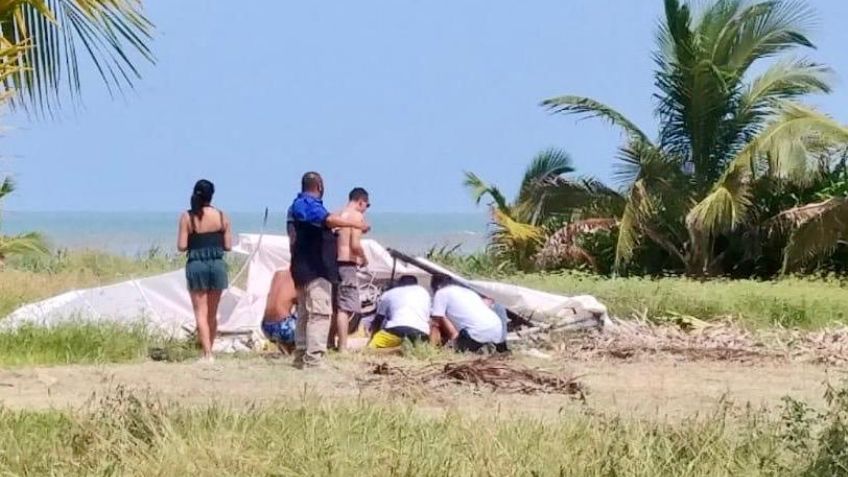 ¡De miedo! Cae aeronave en playa de Veracruz; hay un fallecido