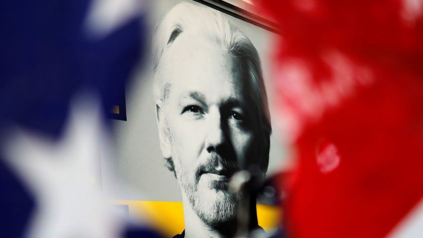 Assange tiene alucinaciones y presenta riesgo de suicidio, asegura psiquiatra