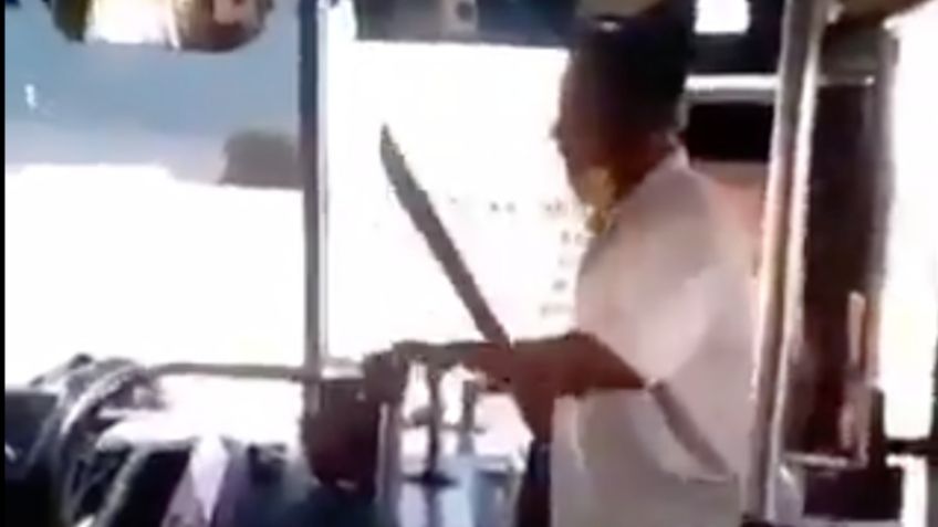 VIDEO VIRAL: Mototaxista agrede con machete a chofer de trasporte público en Oaxaca