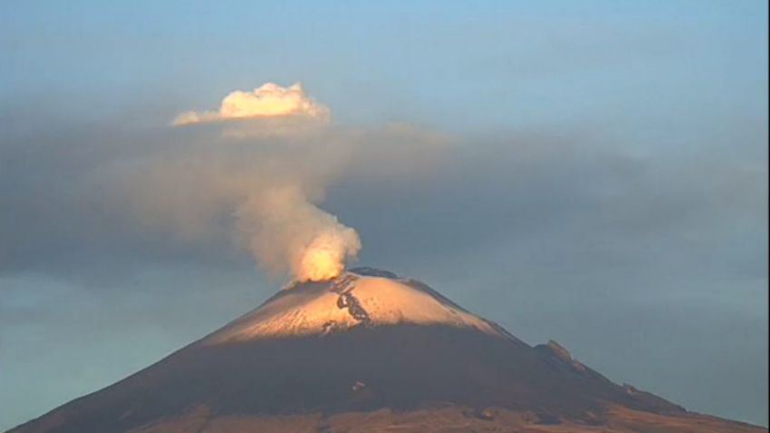 Volcán Popocatépetl registra intensa fumarola este domingo: VIDEO