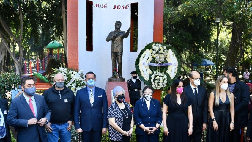 José José es homenajeado con música y porras