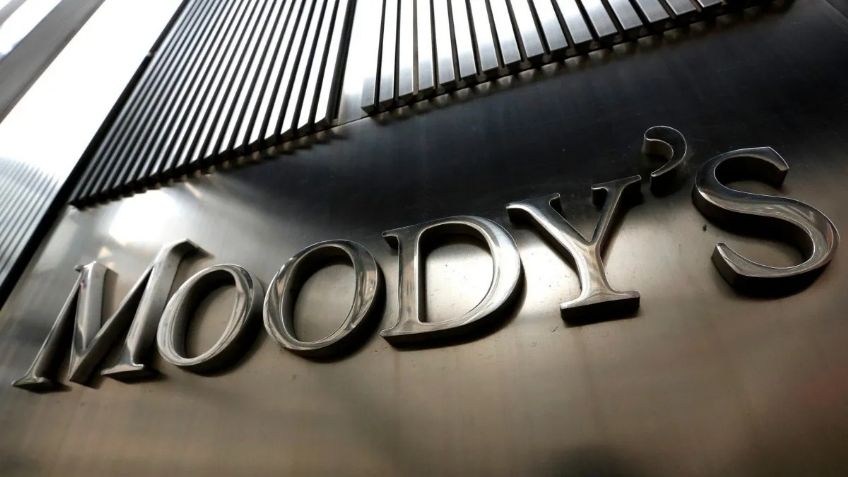 Bancos pequeños enfocados en consumo y Pymes, los más beneficiados con reestructuras: Moody’s