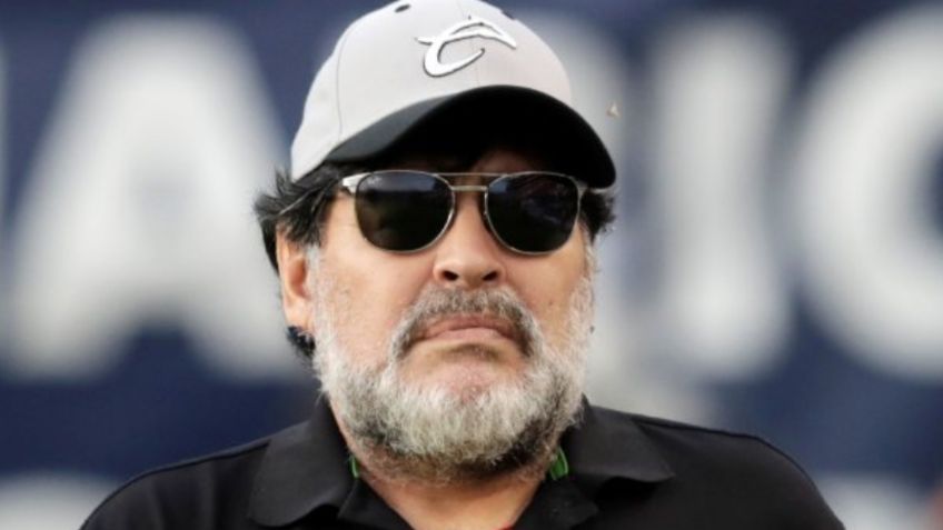 Maradona BROMEA con 'La Mano de Dios' y dice "ojalá ahora anote con la mano derecha"