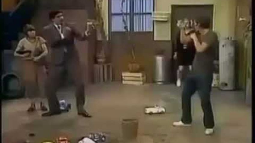 El Chavo del 8: La épica pelea entre Don Ramón y el profesor Jirafales, por Doña Florinda; VIDEO