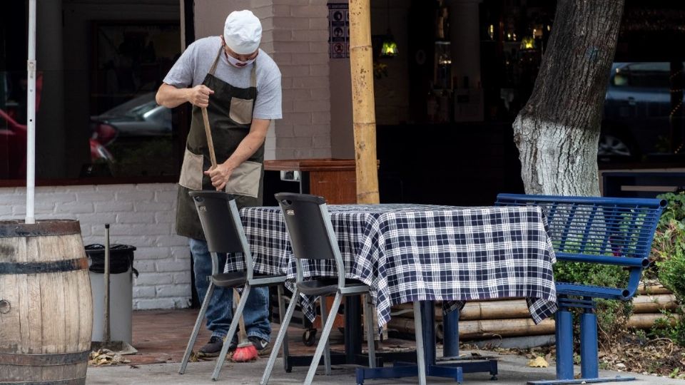 El sector pide se agilice la apertura de restaurantes, limitando el aforo al 25 por ciento en interiores y 35 por ciento en terrazas. Foto: Cuartoscuro