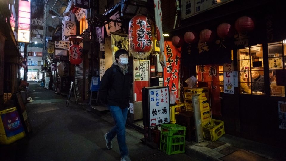 Todos los viajeros están en cuarentena en el aeropuerto de Tokio. Foto: AP