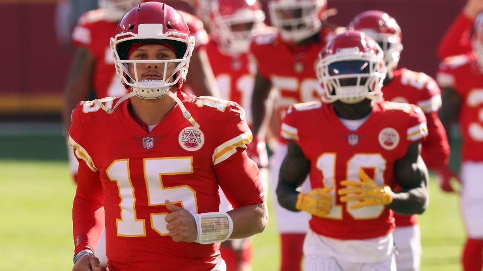 Patrick Mahomes, listo para la acción. Foto: AFP