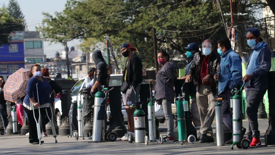 Durante las últimas semanas se ha reportado el cobro excesivo para rellenar los tanques de oxígeno, por lo que también pidieron a la Profeco intervenir. Foto: Cuartoscuro