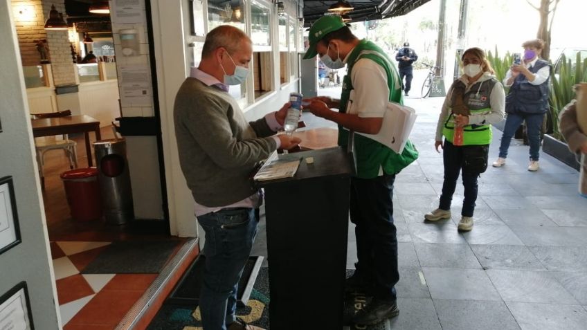 Invea-CDMX apercibe a dos restaurantes por ofrecer servicio de consumo al interior