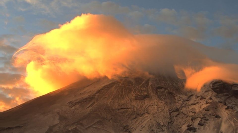 Las nubes lenticulares también son llamadas de platillo o de lente convergente. Foto: TW @PCPueblaCapital
