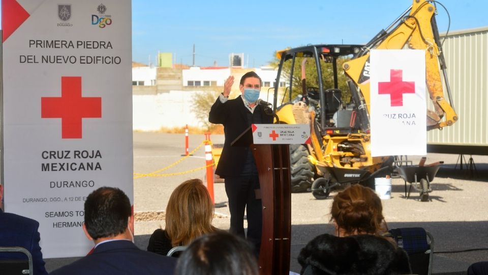 El gobernador José Rosas Aispuro Torres encabezó la colocación de la primera piedra del nuevo edificio de la Cruz Roja Mexicana en Durango. Foto: Especial