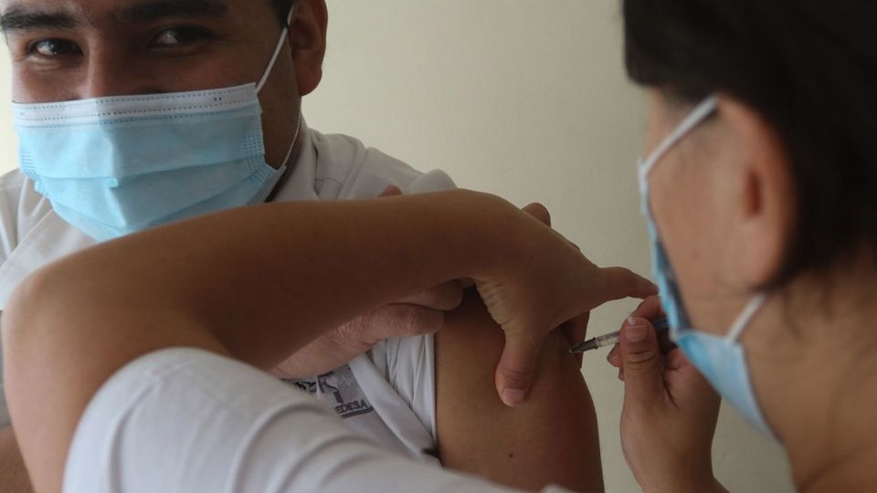 El personal médico de este centro hospitalario señala a la subdirectora de ser la responsable de que el personal del área Covid-19 lo hicieran a un lado. FOTO: ESPECIAL