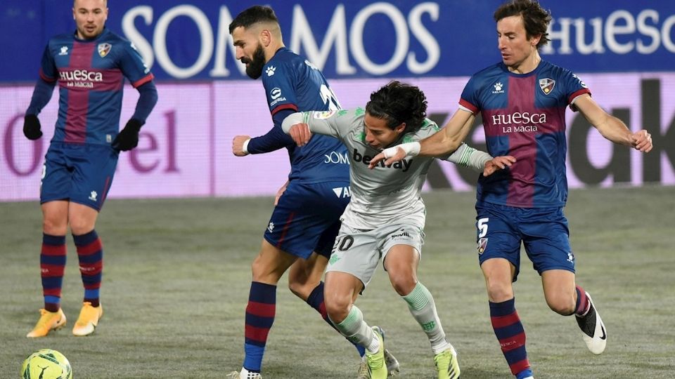 Diego Lainez, con la camiseta del Real Betis. Foto: EFE