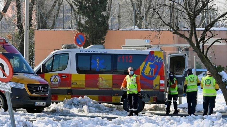 Encuentran el cuerpo de un hombre debajo de la nieve en Madrid. Foto: EFE