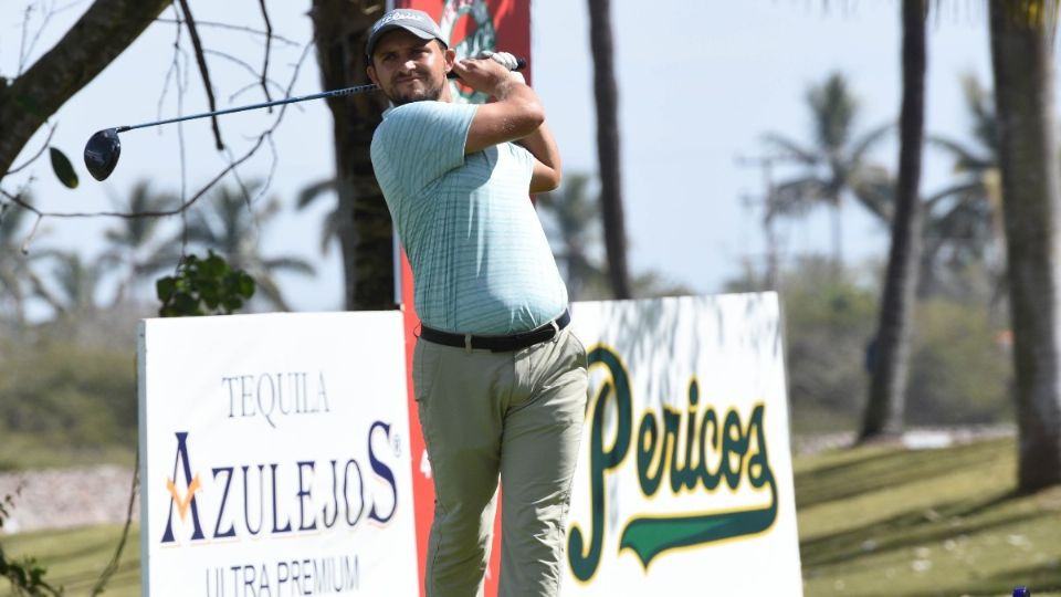 El colombiano Camilo Aguado tiene dos golpes de ventaja para la ronda final Foto: Especial