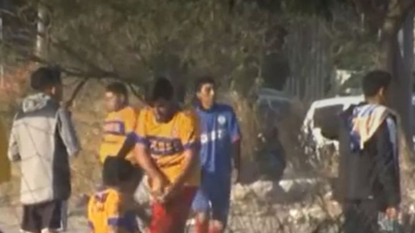 Pese a crisis por Covid-19, cientos de jóvenes se ponen en riesgo por jugar futbol