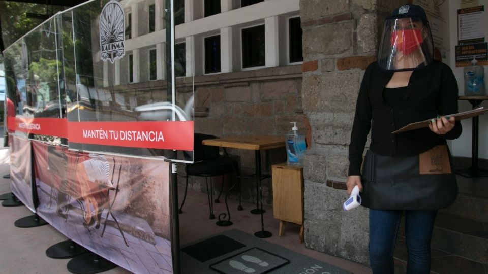 Los comercios reabrirán con las medidas de higiene impuestas por el gobierno capitalino. Foto: Cuartoscuro