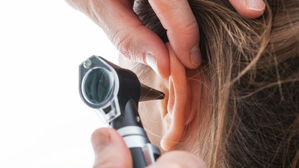 El cerumen o cerilla es una sustancia natural que ayuda a proteger los oídos, por lo que su eliminación puede tener consecuencias. Foto: Especial