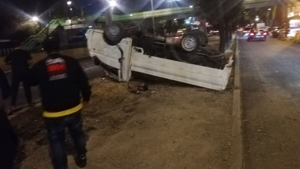 El vehículo fue encontrado sobre avenida Río San Juan Joaquín y Tercer Anillo de Circunvalación. Foto: Especial