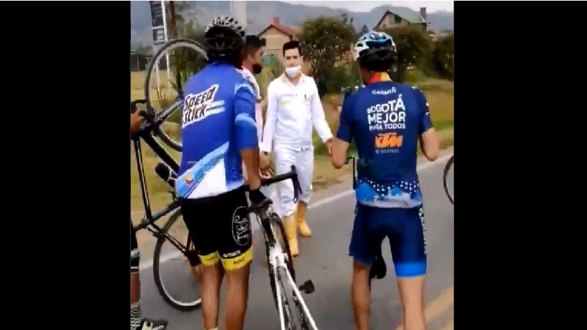 ¡Indignante! Conductor atropella a un perro y después amenaza con machete a ciclistas: VIDEO