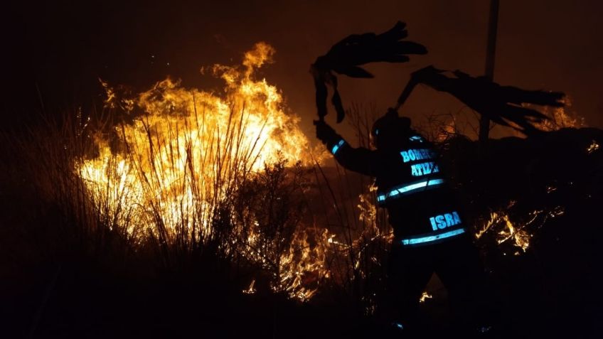 Protección Civil y bomberos de Atizapán atienden 20 incendios de pastizales en un día