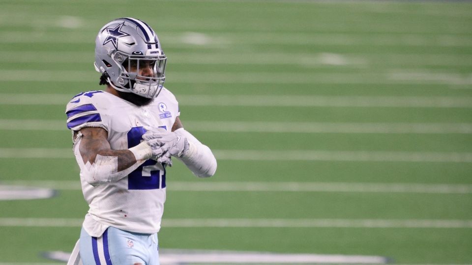 CLAVE. El RB EzekielElliott debe liderar la ofensiva vaquera. Foto: AFP