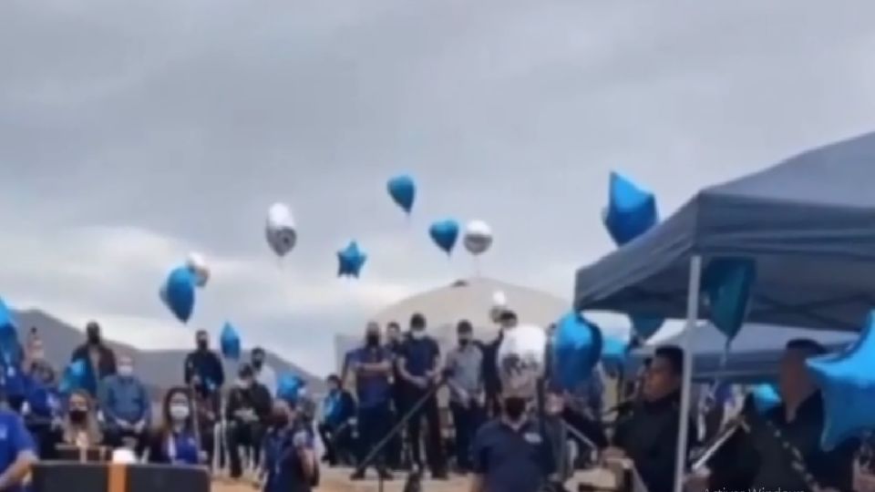 Con globos y música de banda despidieron al hijo de El Azul, en Culiacán 
FOTO: Twitter