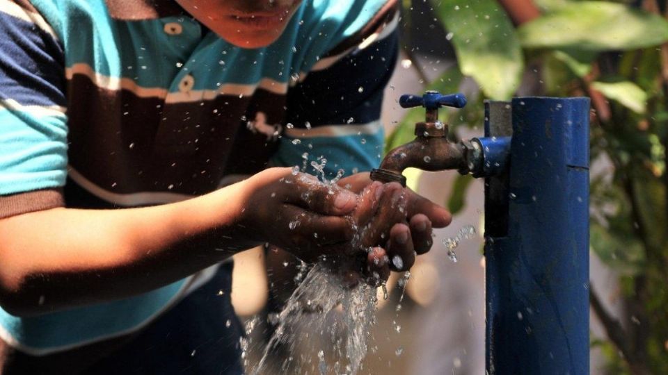 El Sistema de Aguas de la Ciudad de México señaló que al oriente de la capital muchas colonias no cuentan con el recurso, por lo que buscan preservarlo. Foto: Especial