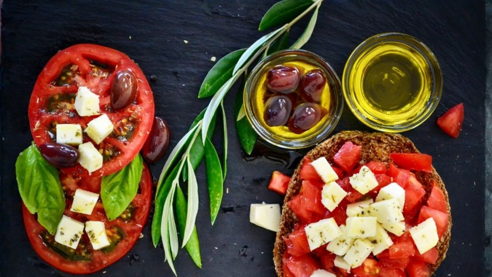 La dieta mediterránea está basada en una alimentación saludable elaborada a base de plantas y granos. FOTO: Pixabay