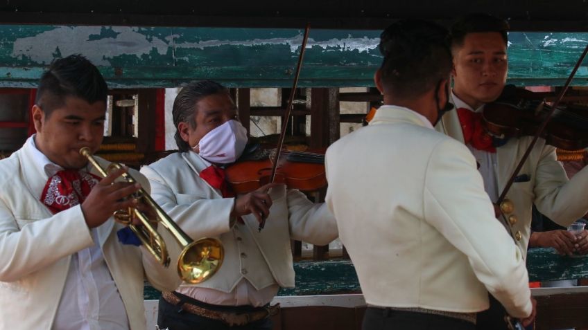 ¿Diferencias entre los trajes de charros y mariachis?