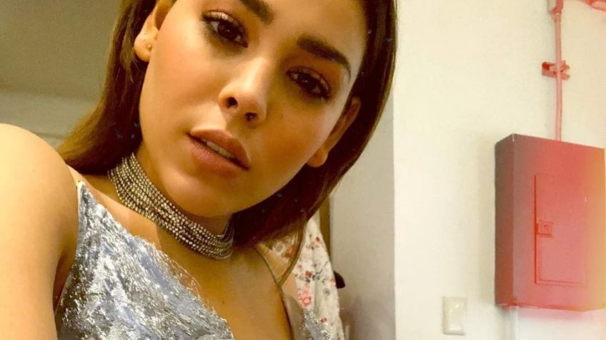 Danna Paola se luce con los "mom jeans", estilo que será tendencia este 2021 y podrás copiar fácilmente