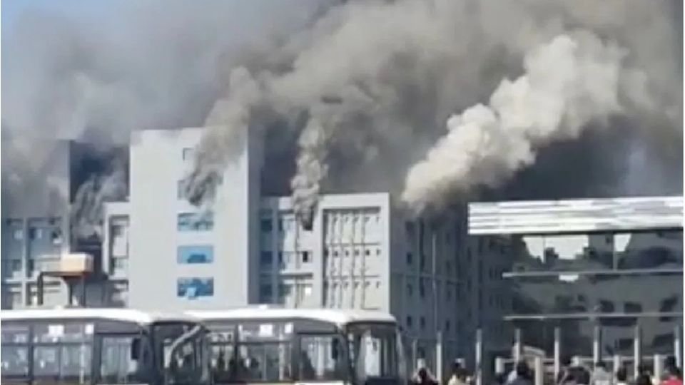 Se registró un incendio en la mayor planta d producción de la vacuna contra Covid-19 en el mundo 
FOTO: Twitter