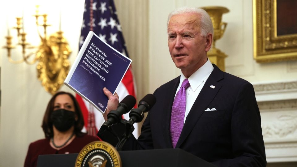 ESTRATEGIA. El presidente Joe Biden presentó ayer su plan para luchar contra la pandemia de coronavirus. Foto: AFP