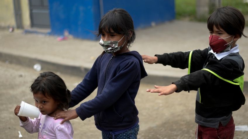 Caravana migrante: NIÑOS viajan solos, con miedo y terminan brutalmente HERIDOS