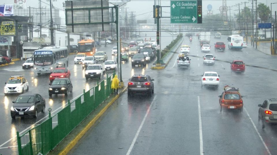 Otro canal de baja presión, sobre el sureste de la República Mexicana, ocasionará lluvias aisladas en dicha región. Foto: Cuartoscuro