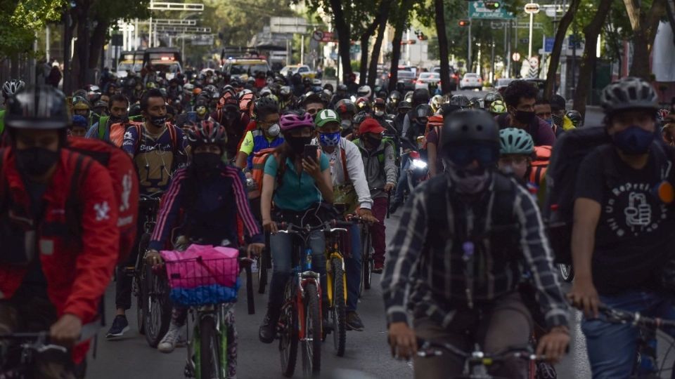 A las 18:00 horas se prevé que comience una rodada por parte de los ciclistas de las organizaciones 'Ni un Repartidor Menos' y 'Rodadas Axolotl', en Avenida Álvaro Obregón e Insurgentes. Foto: Cuartoscuro