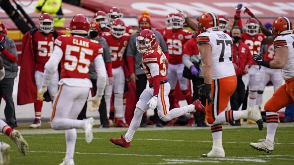 Los Buccaneers arrancaron potentes, presionaron a Rodgers. Foto: Archivo/ AP