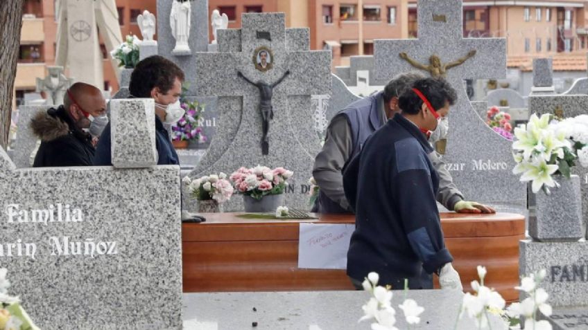 Mujer revive dentro de un ataúd justo antes de ser sepultada: "Estaba sudando"