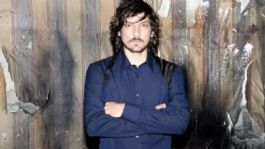 Foto que representa a León Larregui propone cambiarle el nombre a las “gringas” de pastor con queso