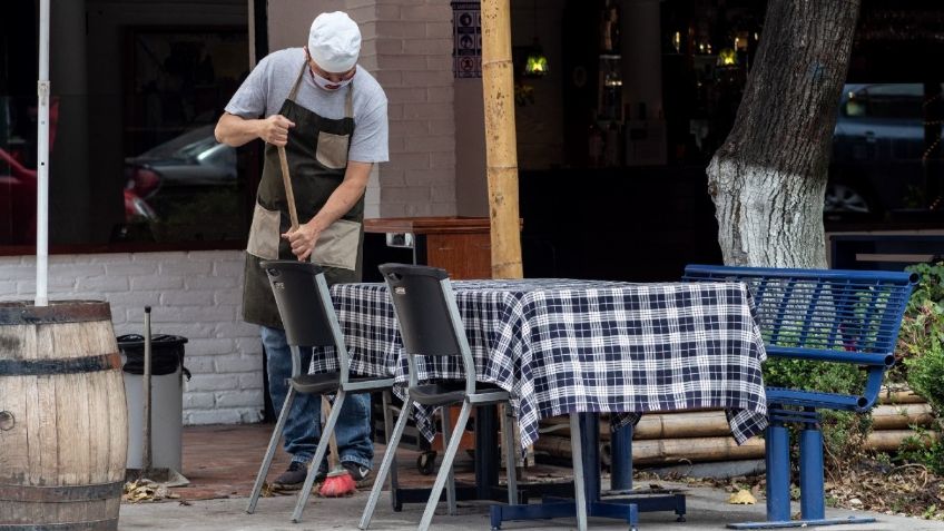 Inegi: 25% de las personas que no logran regresar al mercado laboral trabajaba en restaurantes y hoteles