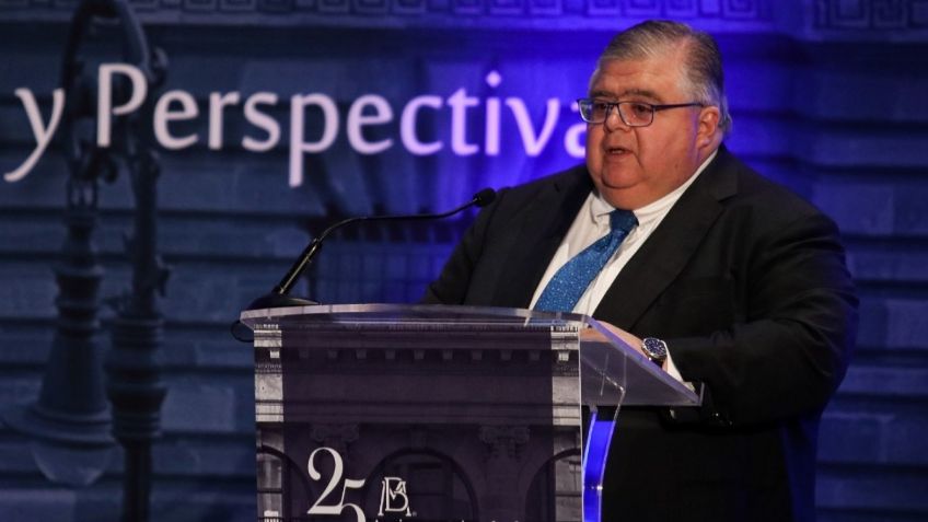 Sólo los bancos centrales son los que deberían emitir monedas digitales: Carstens