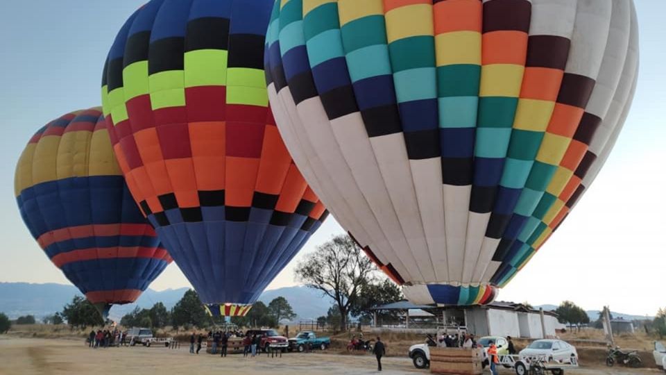 Se realizan paseos en globos aerostáticos durante el festival de globo artesanal. Foto: Especial