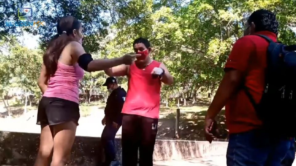 Una mujer confrontó a un acosador en un parque de Villahermosa, Tabasco 
FOTO: YouTube