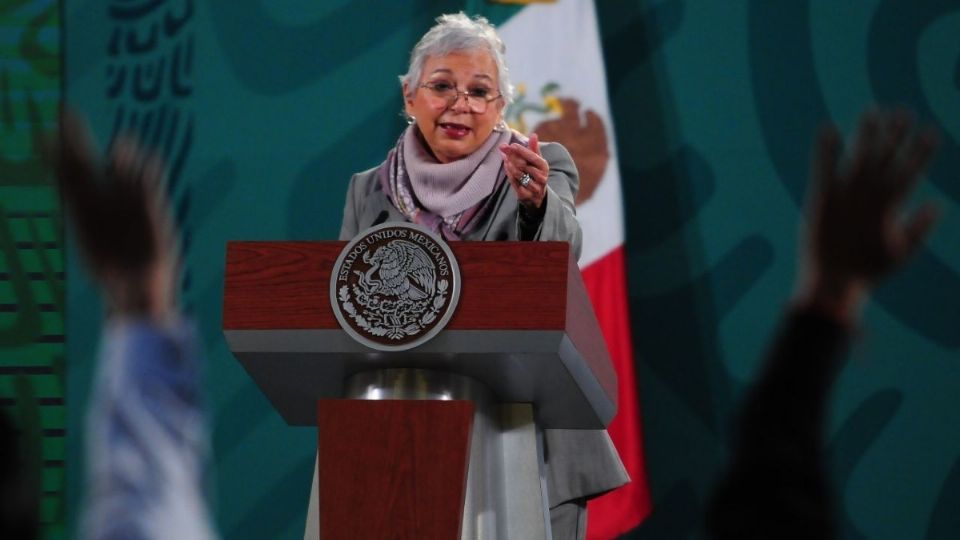 La secretaria de Gobernación, Olga Sánchez Cordero, se ha hecho cargo de dirigir la conferencia matutina mientras el presidente se recupera. Foto: Cuartoscuro